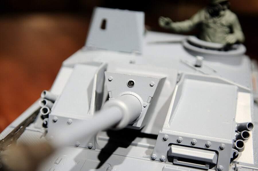 Ferngesteuerter Panzer mit Schuss "Sturmgeschütz III" - Stug 3 Heng Long 1:16 Rauch&Sound -2,4Ghz -PRO 10 Ferngesteuerter Panzer mit Schuss Sturmgeschütz III - Stug 3 Heng Long 1-16 Rauch&Sound -2,4Ghz -PRO -10