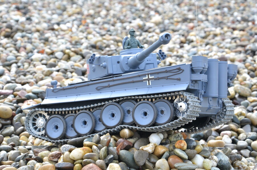 RC Panzer "German Tiger I" Heng Long 1:16 Mit Stahlgetriebe und Metallketten -2,4Ghz Fernsteuerung- UPG-A V7.0 9 rc-panzer-germany-tiger-I-pro-24g-rauch-sound-metallkette-metallgetriebe-3