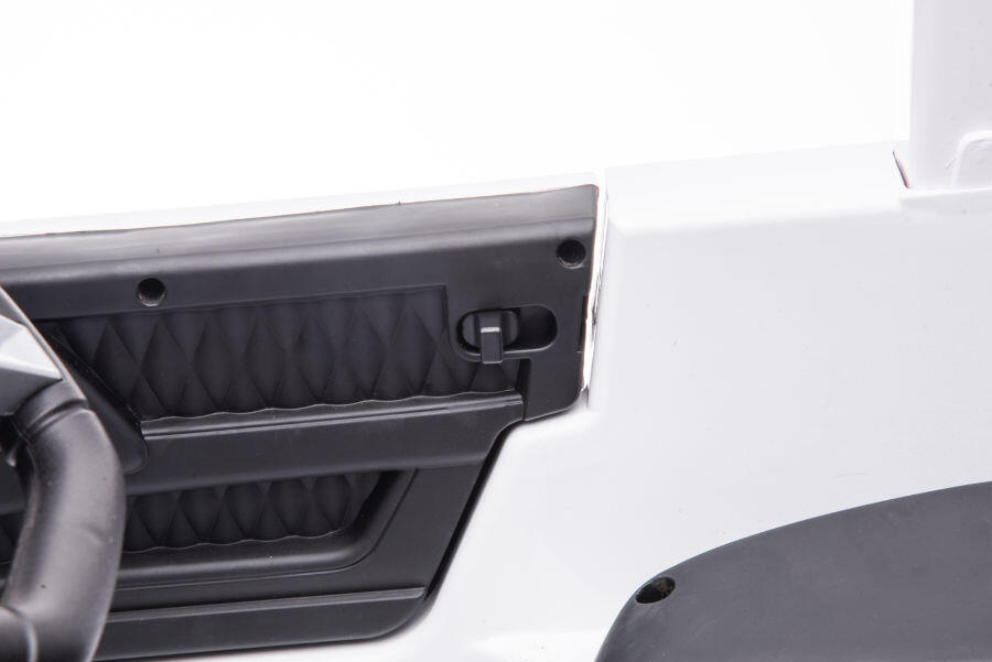 Kinderfahrzeug - Elektro Auto "Mercedes G63 AMG 6x6" - lizenziert - 12V7AH Akku + 2,4Ghz+Ledersitz+EVA 6 Kinderfahrzeug - Elektro Auto "Mercedes G63 AMG 6x6" - lizenziert - 12V7AH Akku + 2,4Ghz+Ledersitz+EVA – Bild 6