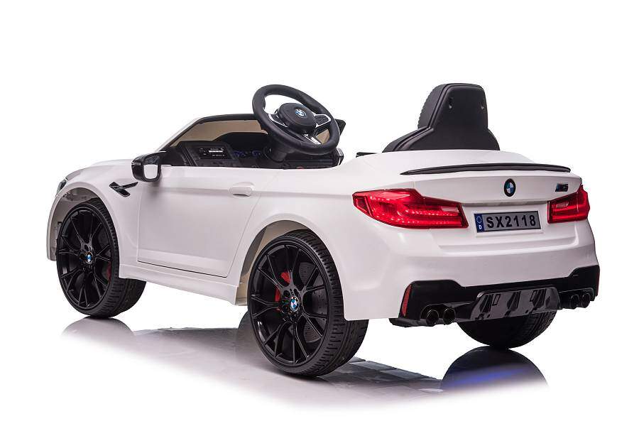 Elektro Kinderfahrzeug "BMW M5" - lizenziert - 12V7A Akku, 2 Motoren- 2,4Ghz Fernsteuerung, MP3, Ledersitz+EVA 4 Elektro Kinderfahrzeug "BMW M5" - lizenziert - 12V7A Akku, 2 Motoren- 2,4Ghz Fernsteuerung, MP3, Ledersitz+EVA – Bild 4