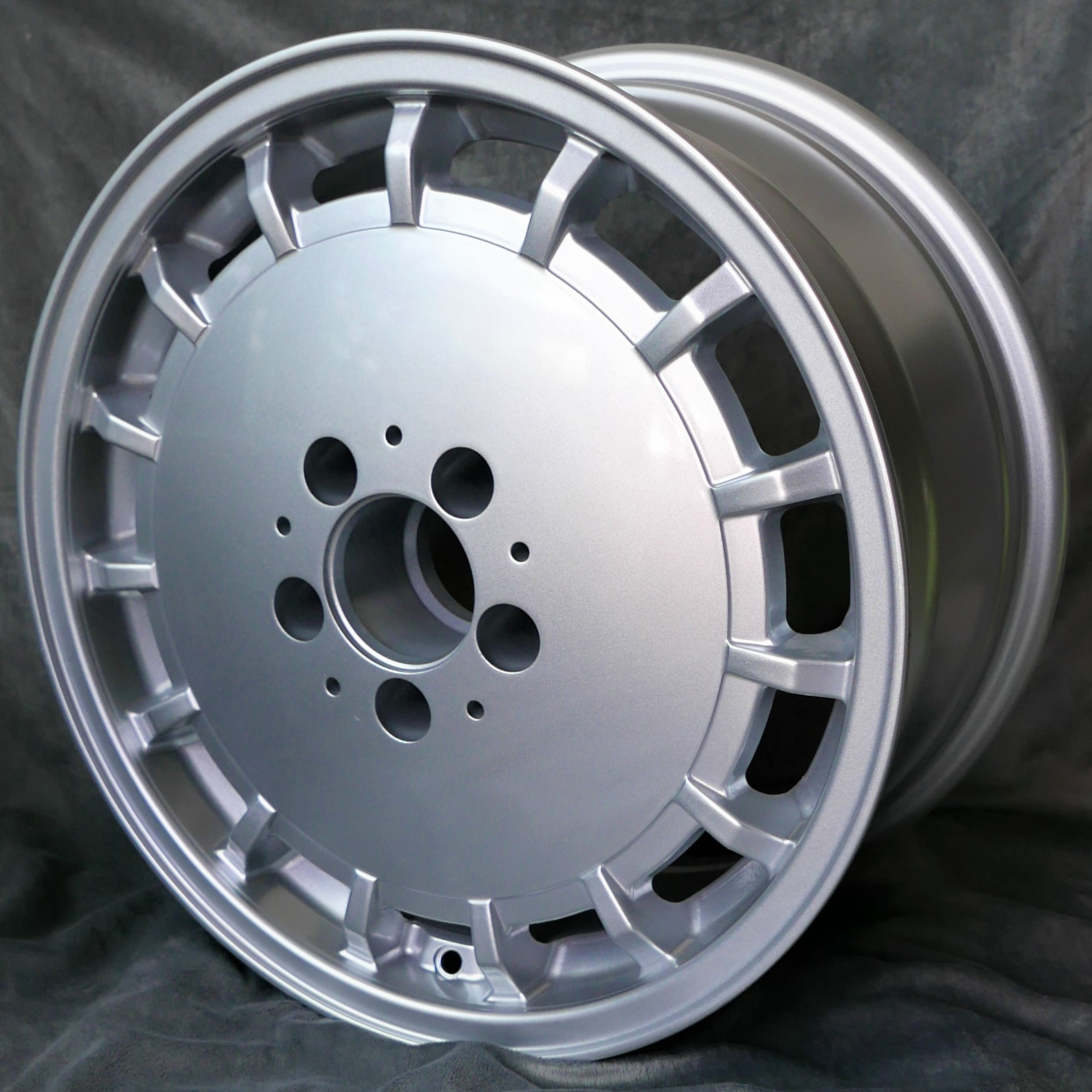 CLASSIC WHEELS Gulli 8x16" 5x112 ET34 66.6 Silber 1 CLASSIC WHEELS Gulli 8x16" 5x112 ET34 66.6 Silber